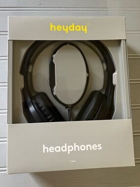 Heyday Wired On Ear Headphones Black BRAND NEW